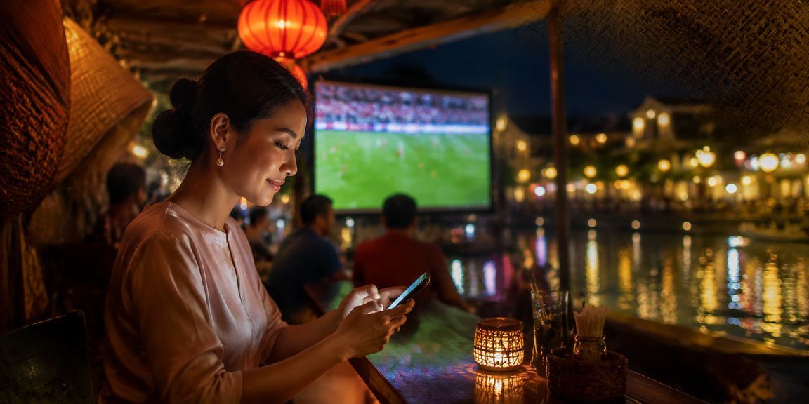 Người dùng Hội An theo dõi cá cược bóng đá và casino trực tuyến cùng lúc